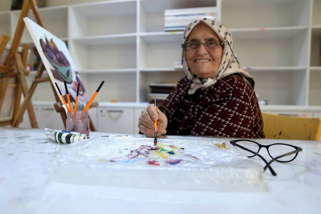 Mahalle baskısına boyun eğmedi, 81 yaşında ezberleri bozdu 12